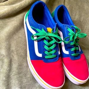 Yacht club vans